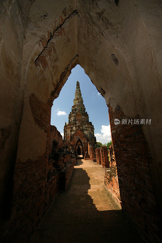 老塔框架Wat Chaiwatthanaram泰国大育他雅垂直